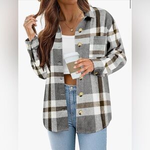 Zeagoo Plaid Flannel Jacket Shirt Shacket in Grey, Size Women’s Medium